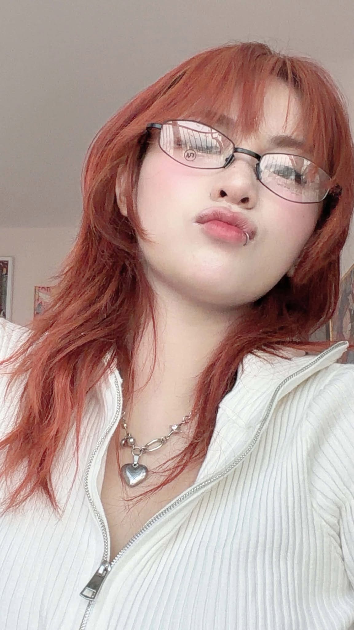 MisThy showing her edited photos