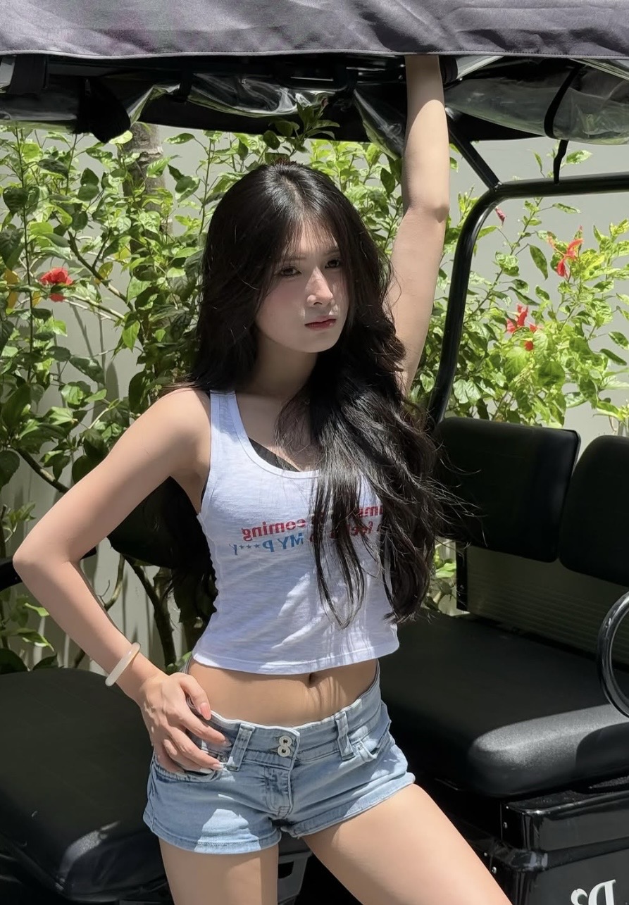 Quỳnh Alee with her pro gamer boyfriend