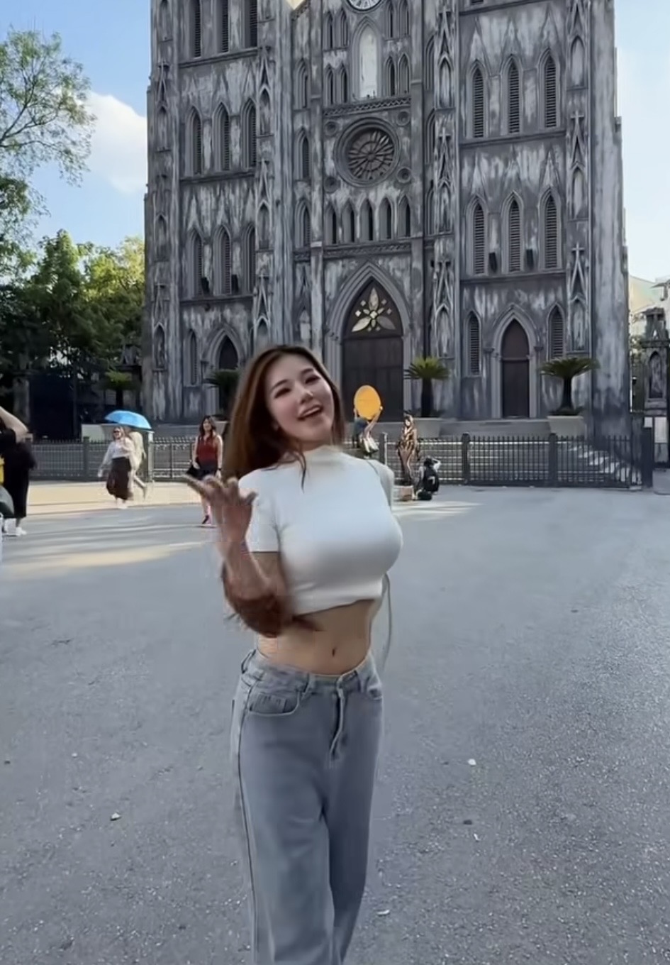 Ms Puiyi’s Surprise Visit Has Vietnamese Fans Buzzing 1 Ms Puiyi posing stylishly in Vietnam