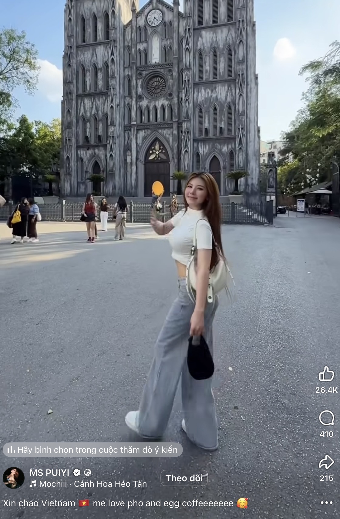Ms Puiyi’s Surprise Visit Has Vietnamese Fans Buzzing 4 Ms Puiyi in chic street style