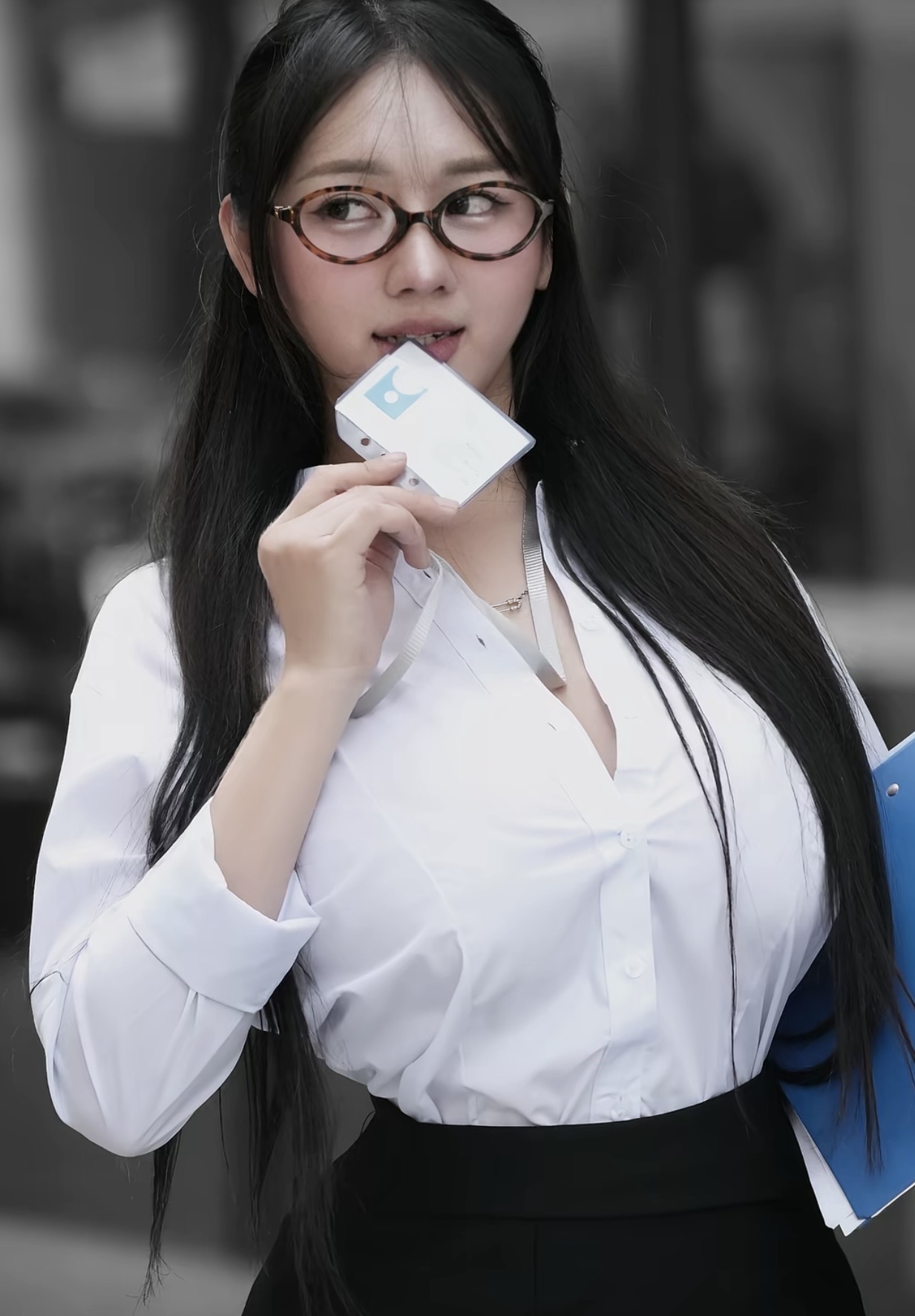 Zin's Stunning Switch from Kitchen Queen to Office Babe 5 Zin's office style
