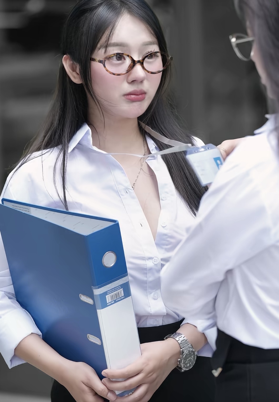 Zin's Stunning Switch from Kitchen Queen to Office Babe 7 Zin's office secretary pose