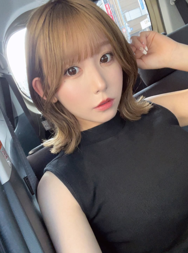 Hot Girl Mai Nanashima Opens Up About 25 Years of Sweaty Palms Struggle 6 Mai Nanashima smiling post surgery