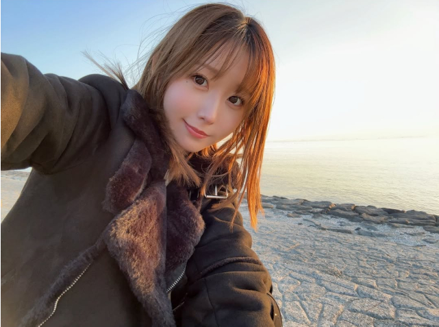 Hot Girl Mai Nanashima Opens Up About 25 Years of Sweaty Palms Struggle 2 Mai Nanashima hospital selfie