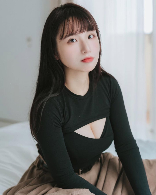 Apin explaining her sportswear choice