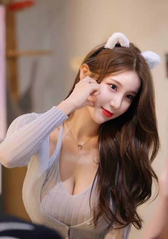 Kim Hyun-ryeong at MeowHouse event