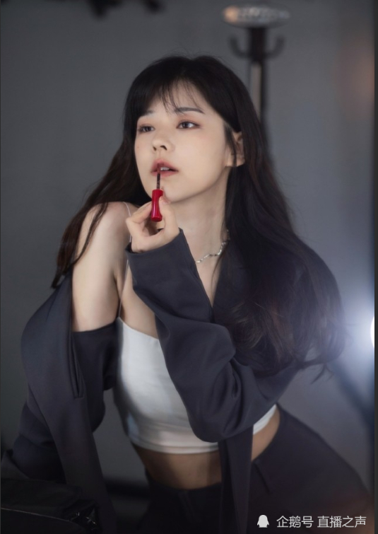 Streamer Mozi Breaks Up Over Boyfriend's Smoking Habit 2 Mozi streaming