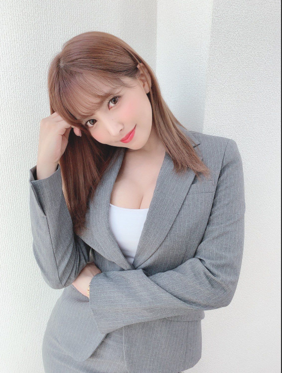Yua Mikami Shares How She Films Her Viral TikToks, Admits It’s Tough Work 5 Yua Mikami TikTok shoot