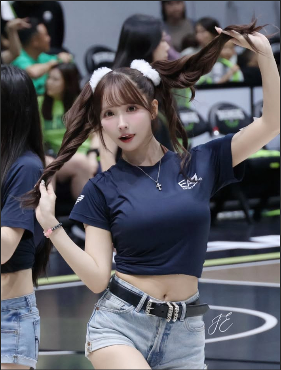 Yua Mikami Stuns Fans with Bold New Makeup Look 1 Yua Mikami with bold purple eye makeup