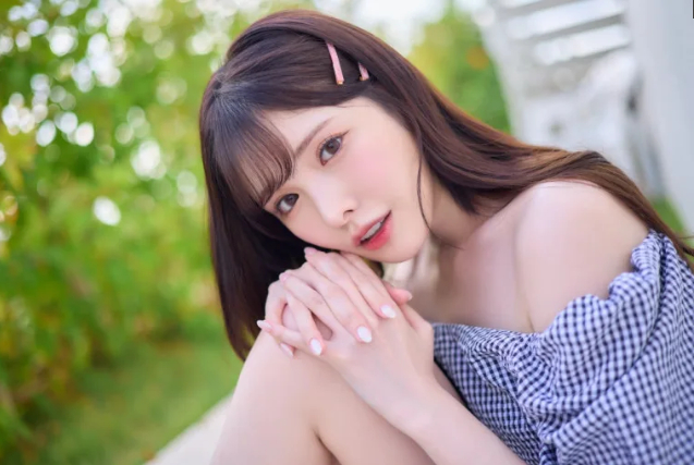 Arina Arai in a stylish outfit