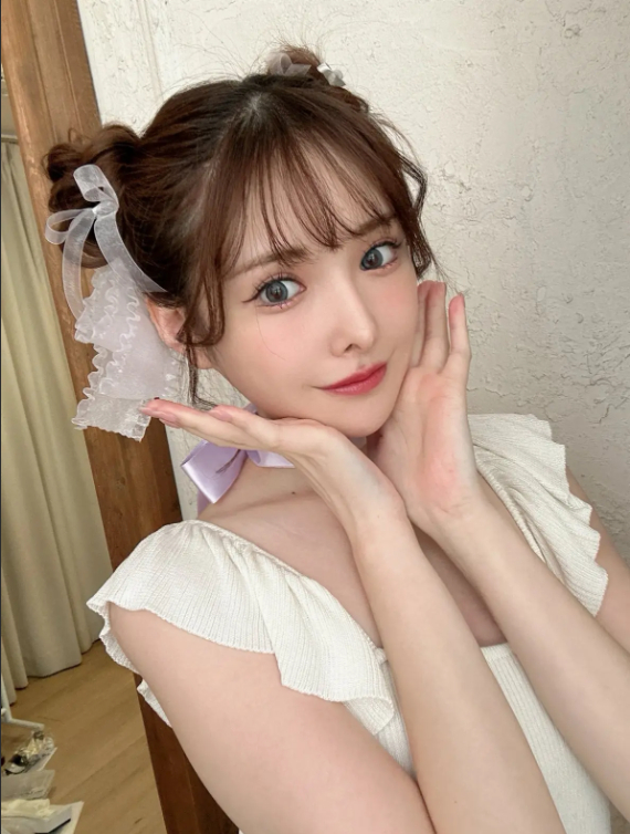 Arina Arai posing for a photo shoot