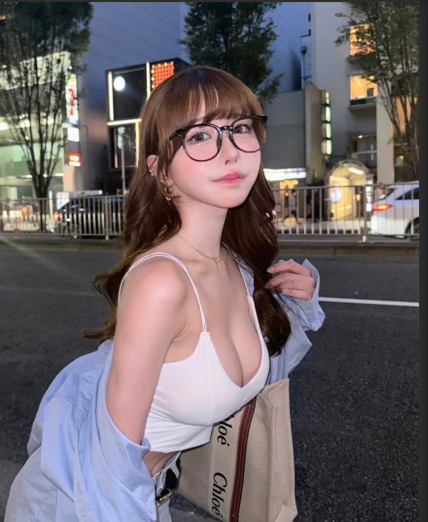 Shirata Mai embracing a mature style