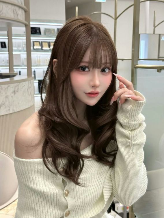 Shirata Mai showing off her confident new style