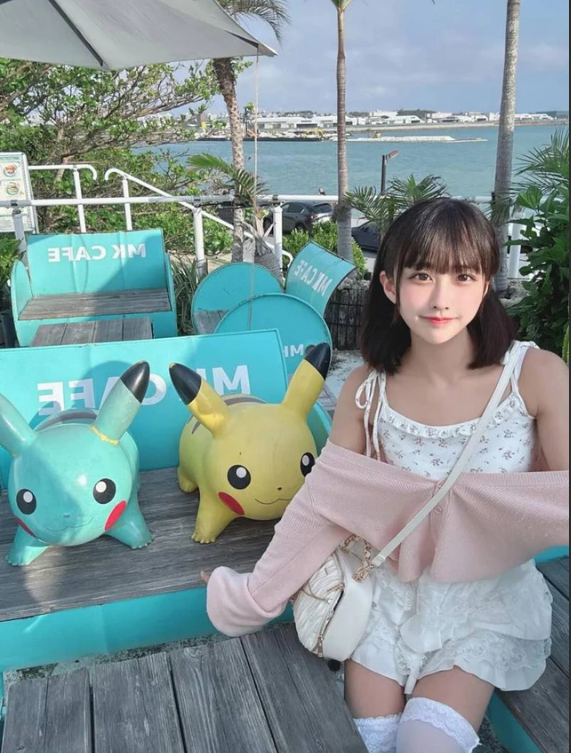 Himeya Yuzu looking surprised on street