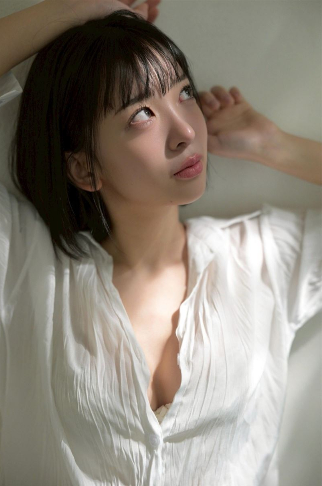 Hakata Iroha Claps Back at Critics Over Her Sexy Image 1 Hakata Iroha posing in stylish outfit