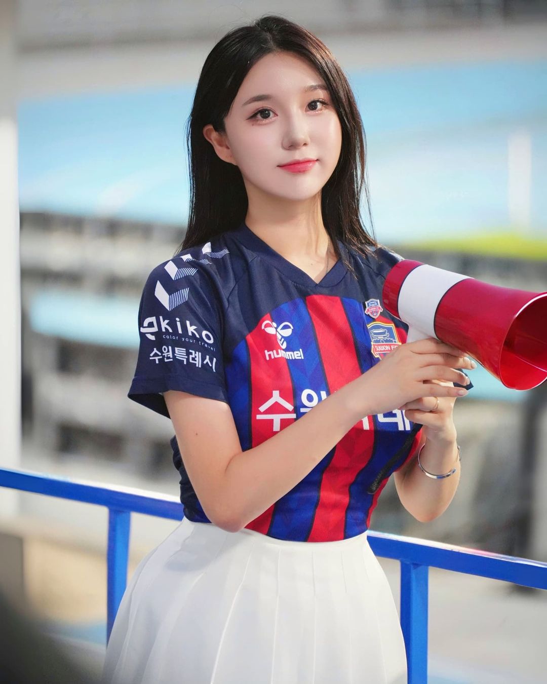 Kim Hyun-ryeong posing in stylish outfit