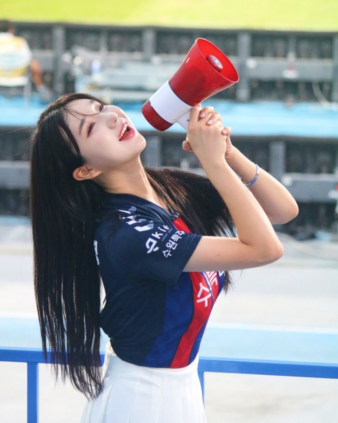 Kim Hyun-ryeong showing off her figure