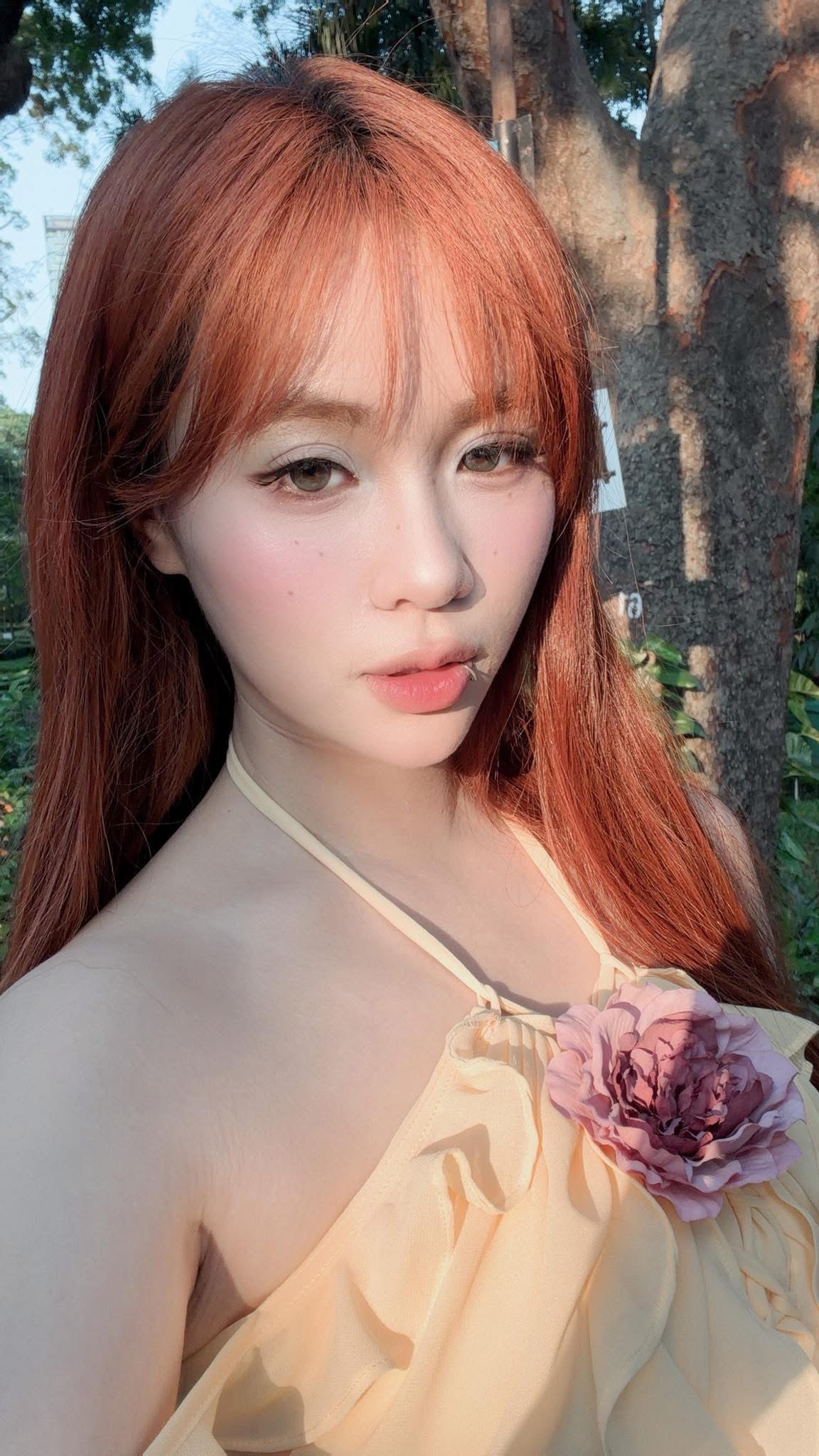 Linh Ngọc Đàm and MisThy’s Stunning New Looks and Lives 3 MisThy on stage