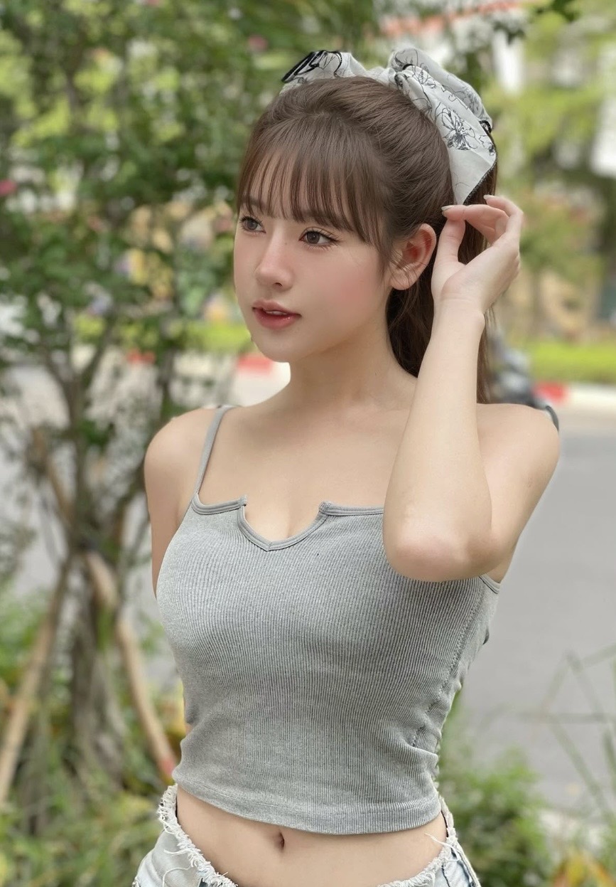 Una Tố Uyên’s confident new style