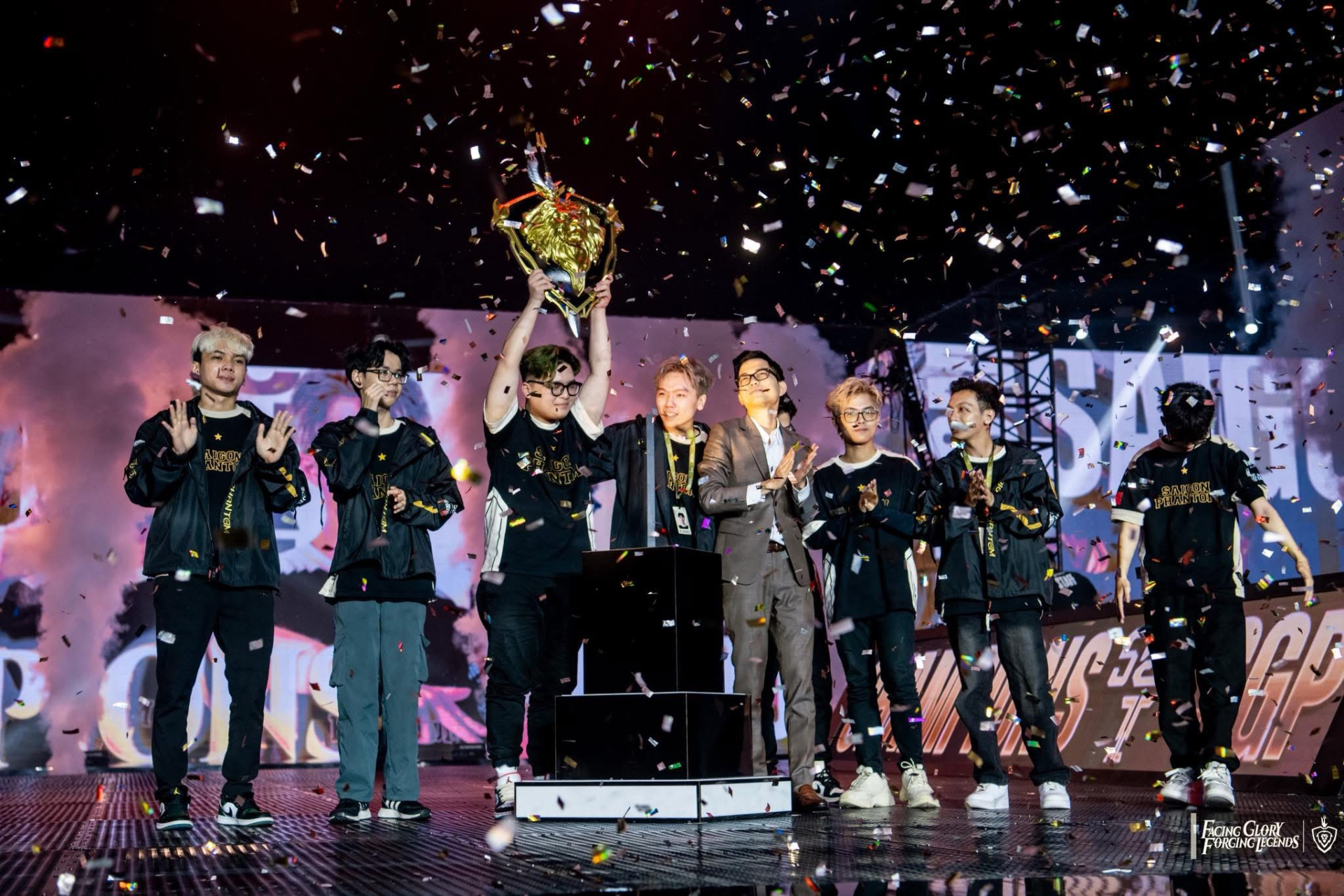 Lai Bâng Retires, Ending an Era with Saigon Phantom 3 Lai Bâng celebrating a championship
