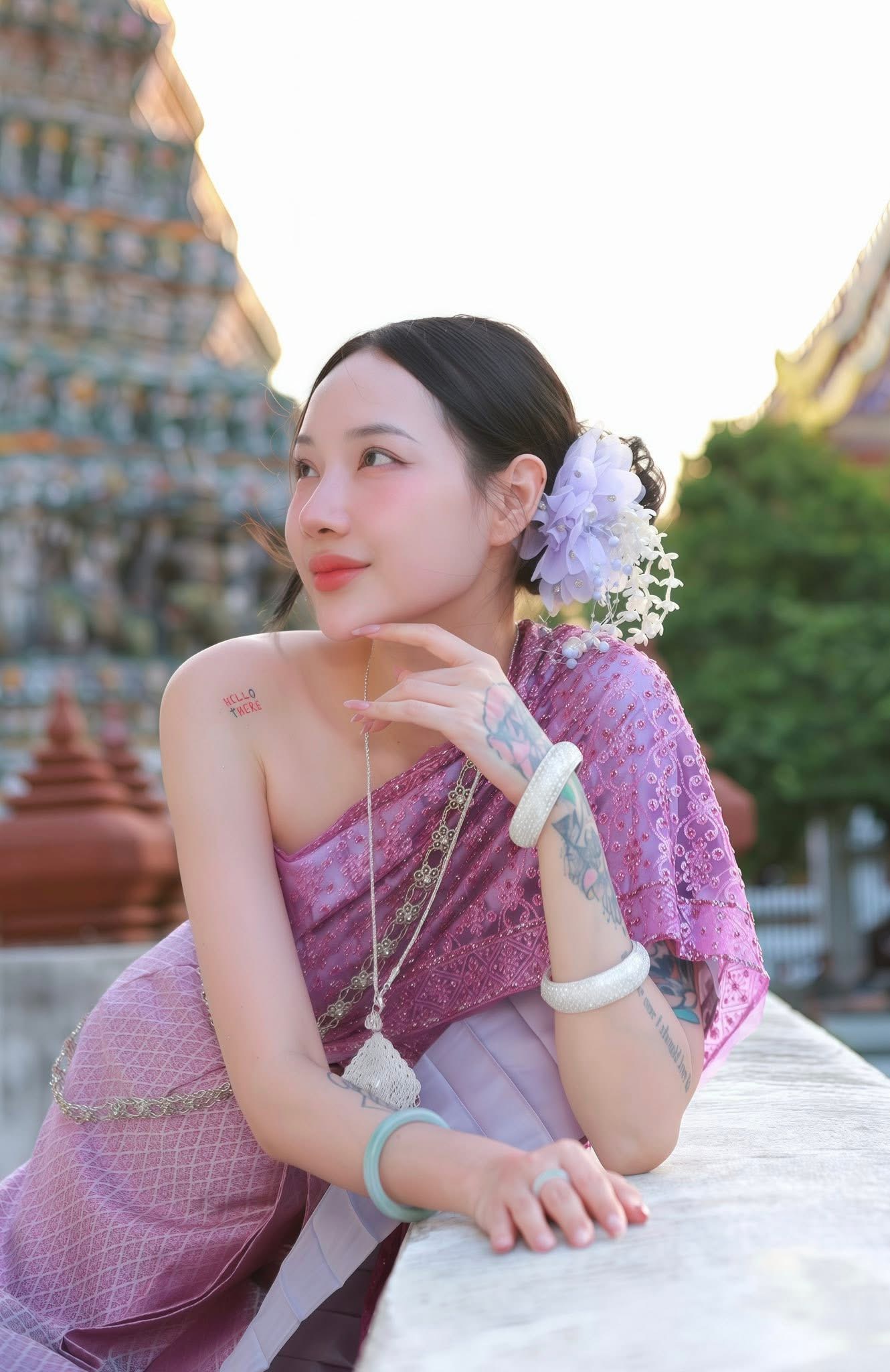 Cô Chíp in Thai traditional dress