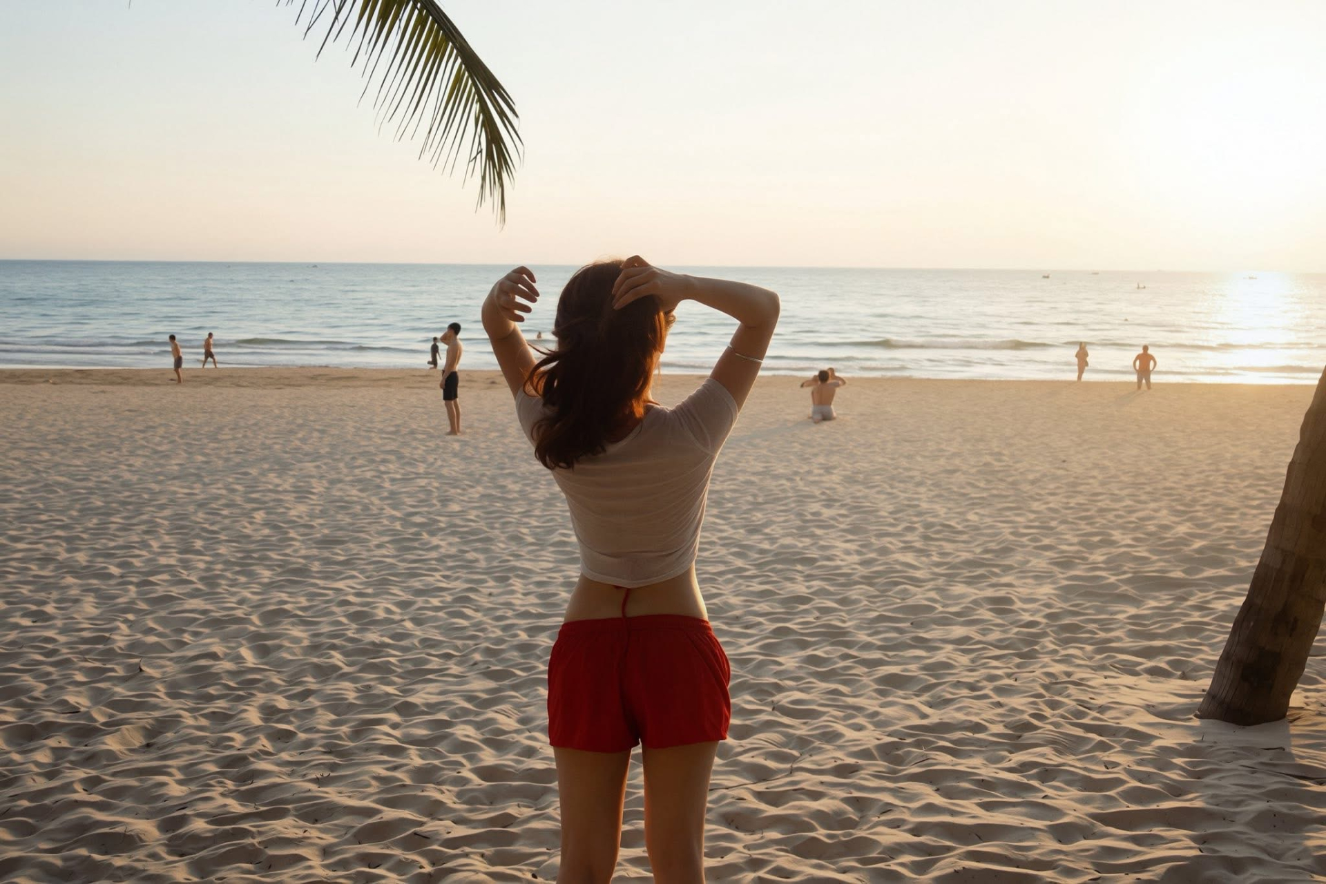 Esports Host Linh Nang Stuns Fans with Beach Bikini Photos 5 Linh Nang showing off figure at beach