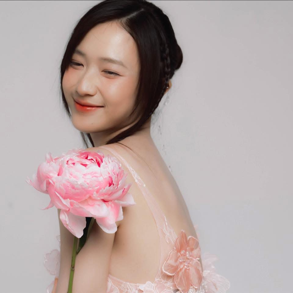Trâm Anh natural beauty after motherhood