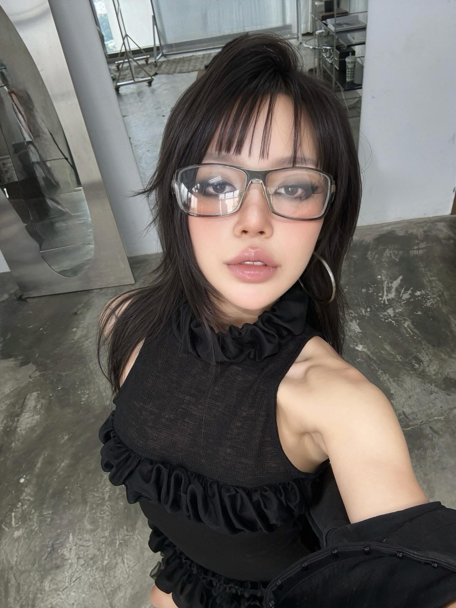 Linh Ngọc Đàm and MisThy’s Stunning New Looks and Lives 8 Linh Ngọc Đàm enjoying life