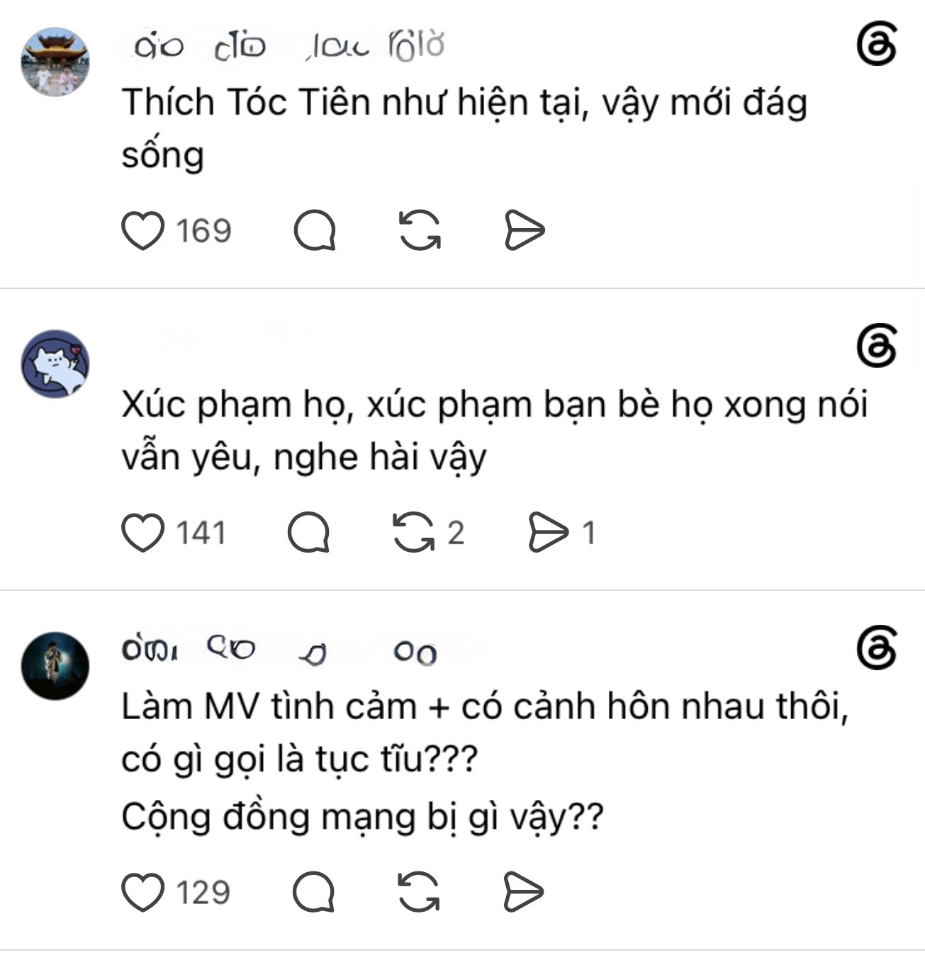 Tóc Tiên enjoying time with friends