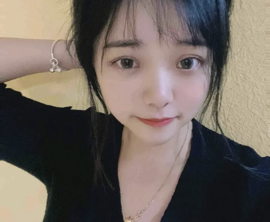 Xiao Box interacting with fans
