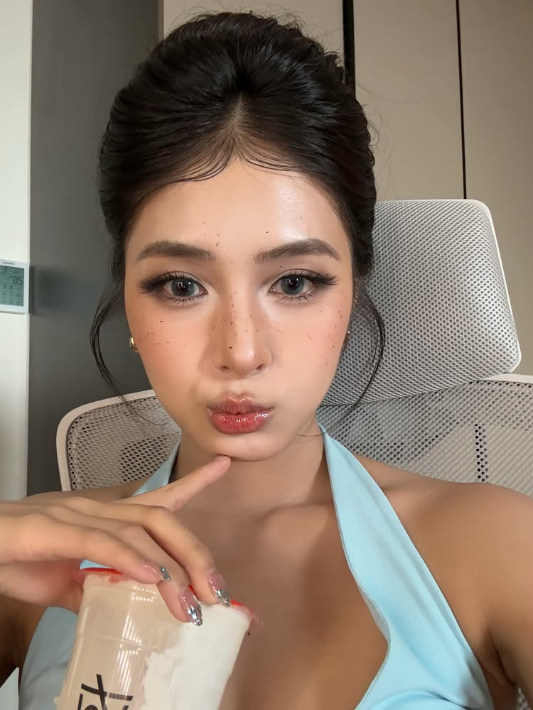 Quỳnh Alee's new mature look