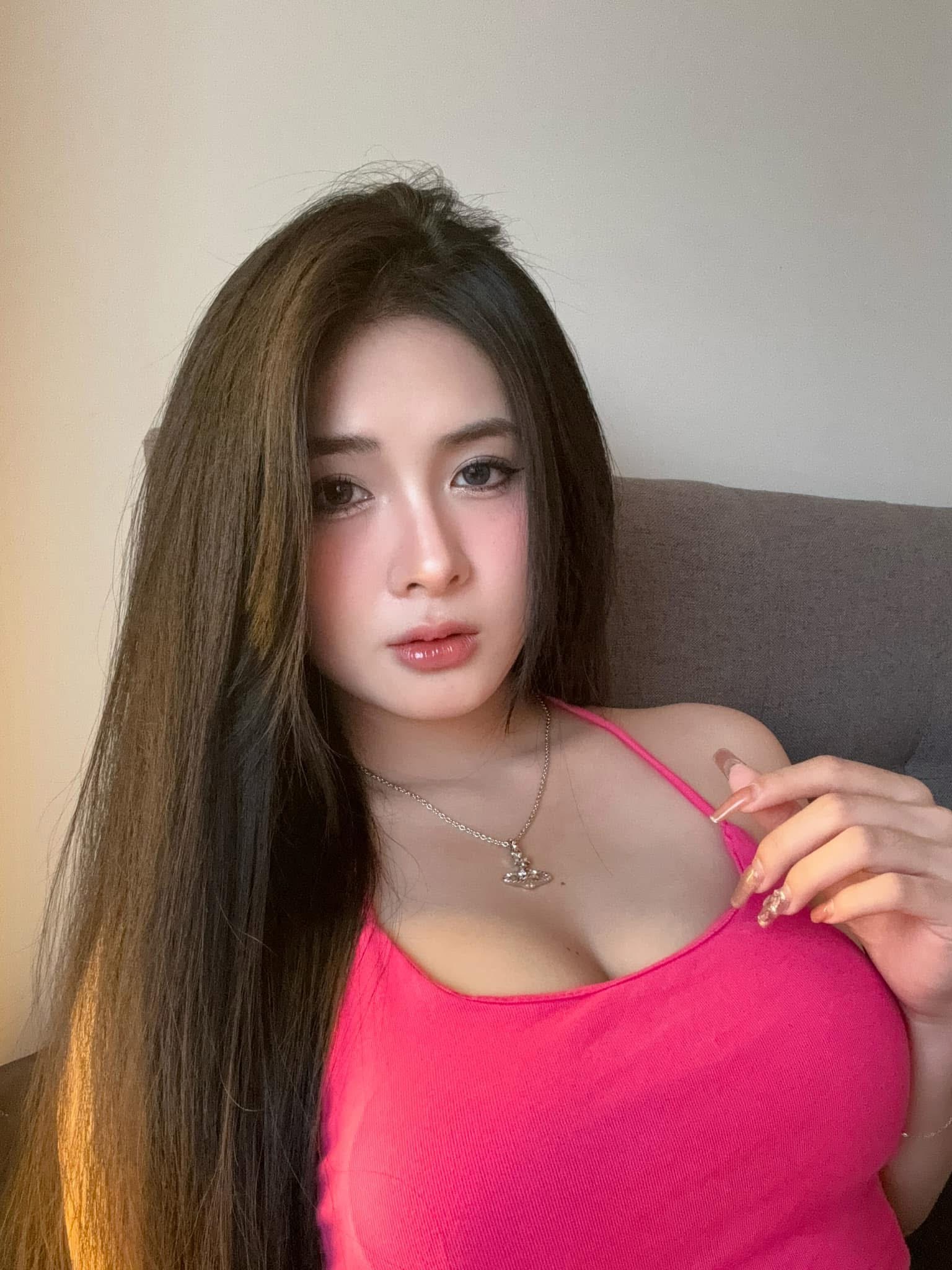 Xuân Ca's signature bold style