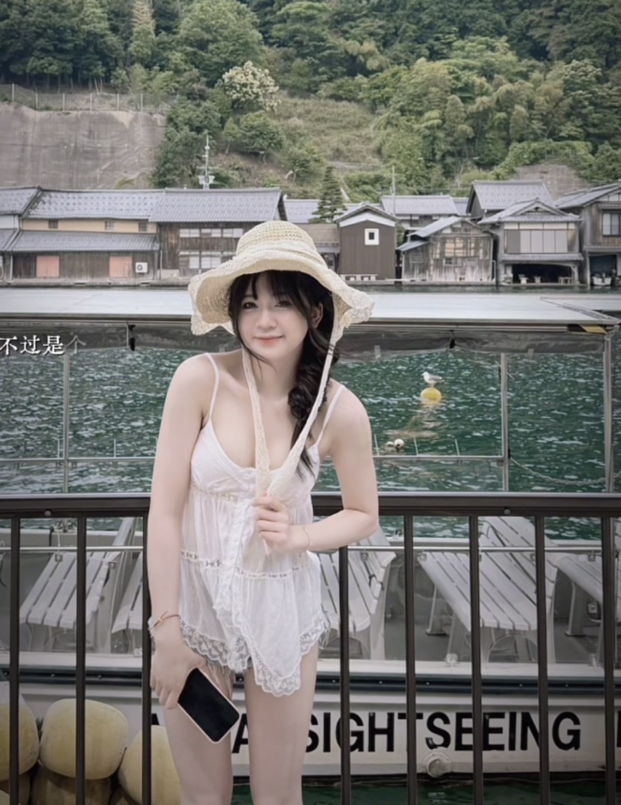 Gorgeous Girl’s Single Life Sparks Online Doubts 2 img9039 082458 1781498624230 1781498624503646448642
