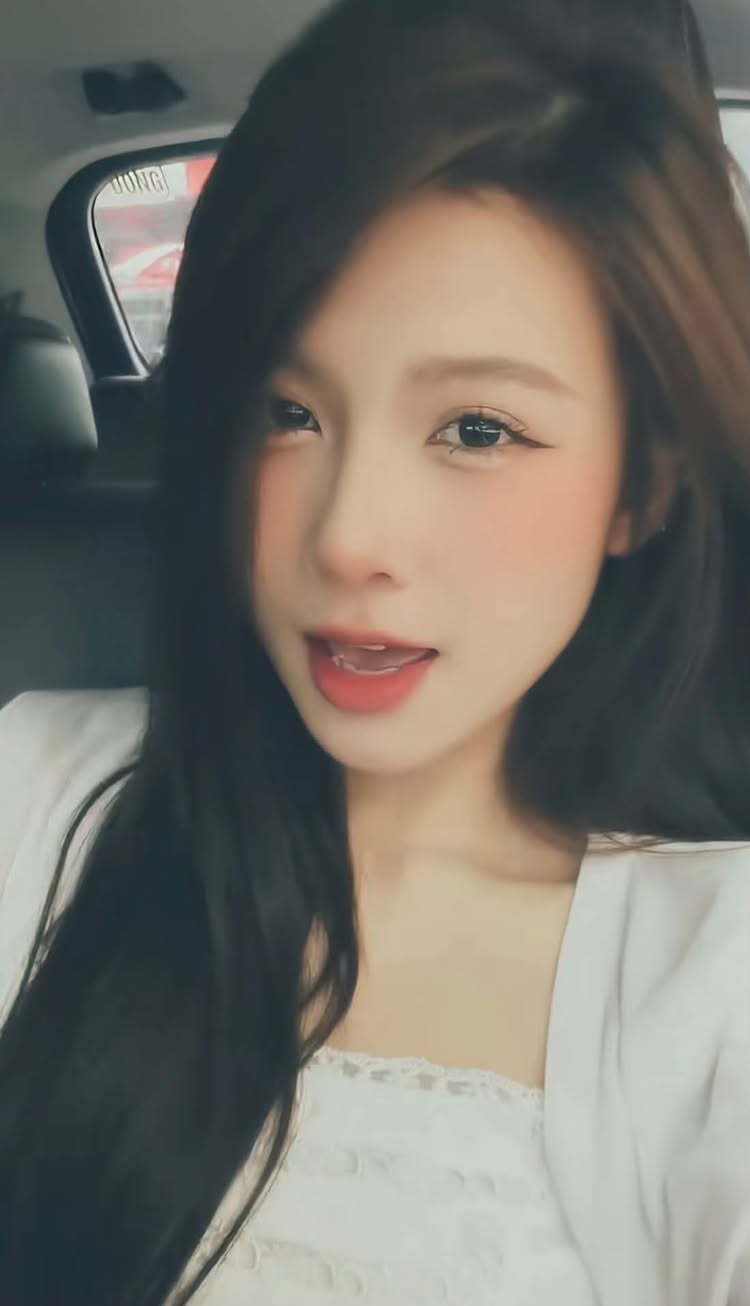 Chang Mây responding to anti-fans