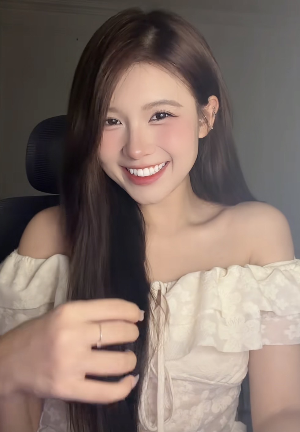 Anti-fan comments on Chang Mây