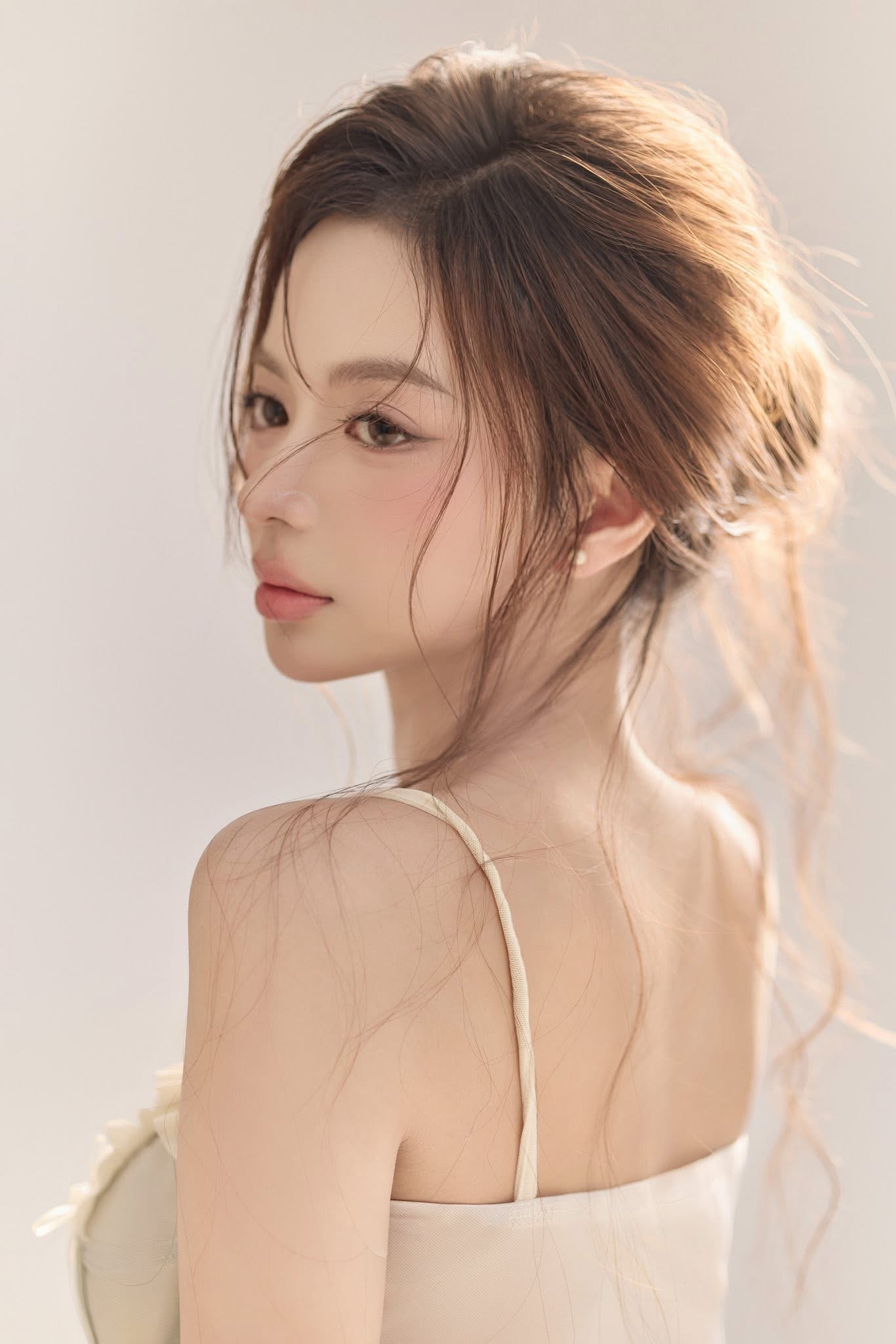 Chi Củ Cải looking radiant
