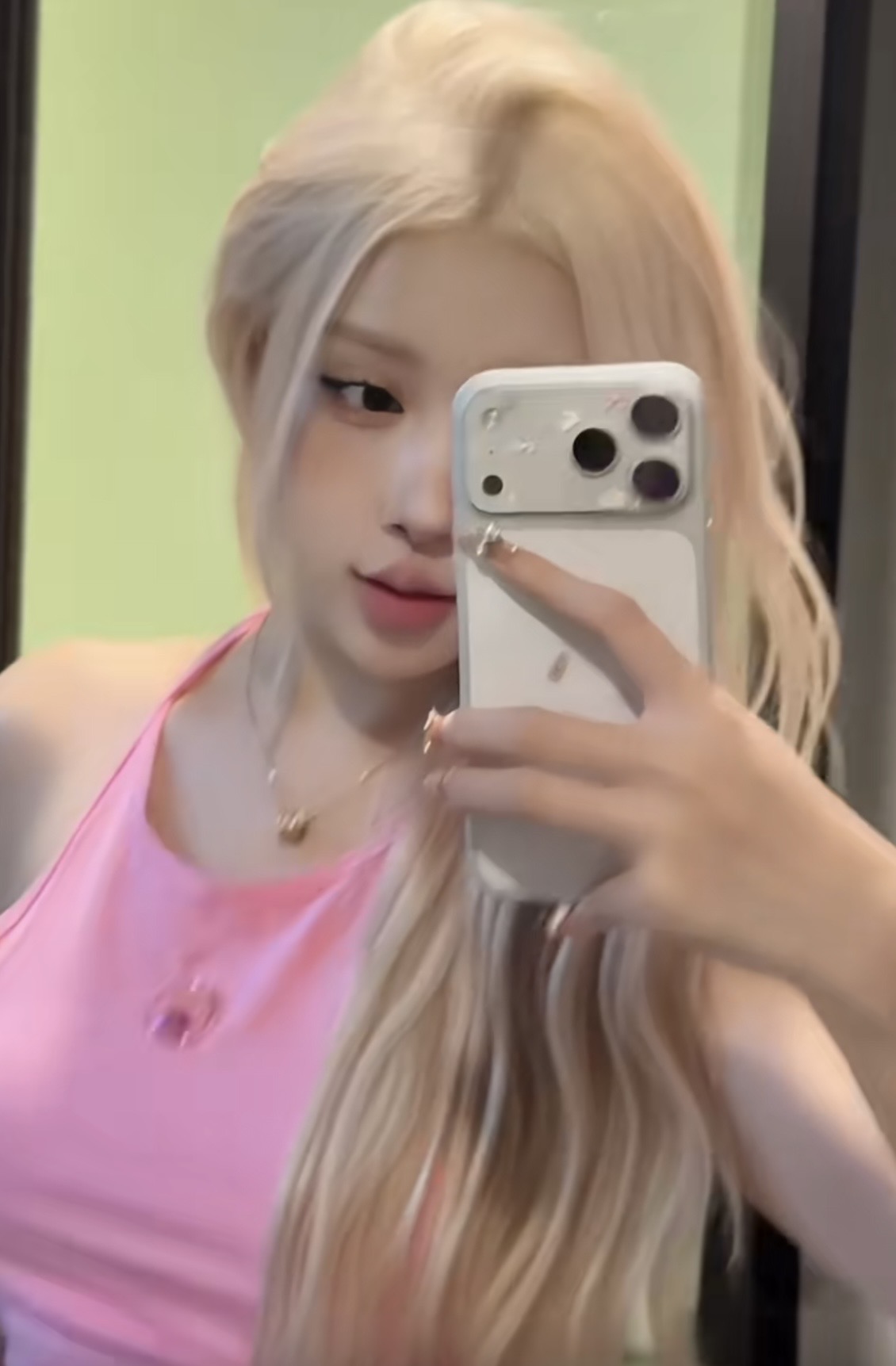 Vietnamese Rosé speaking out