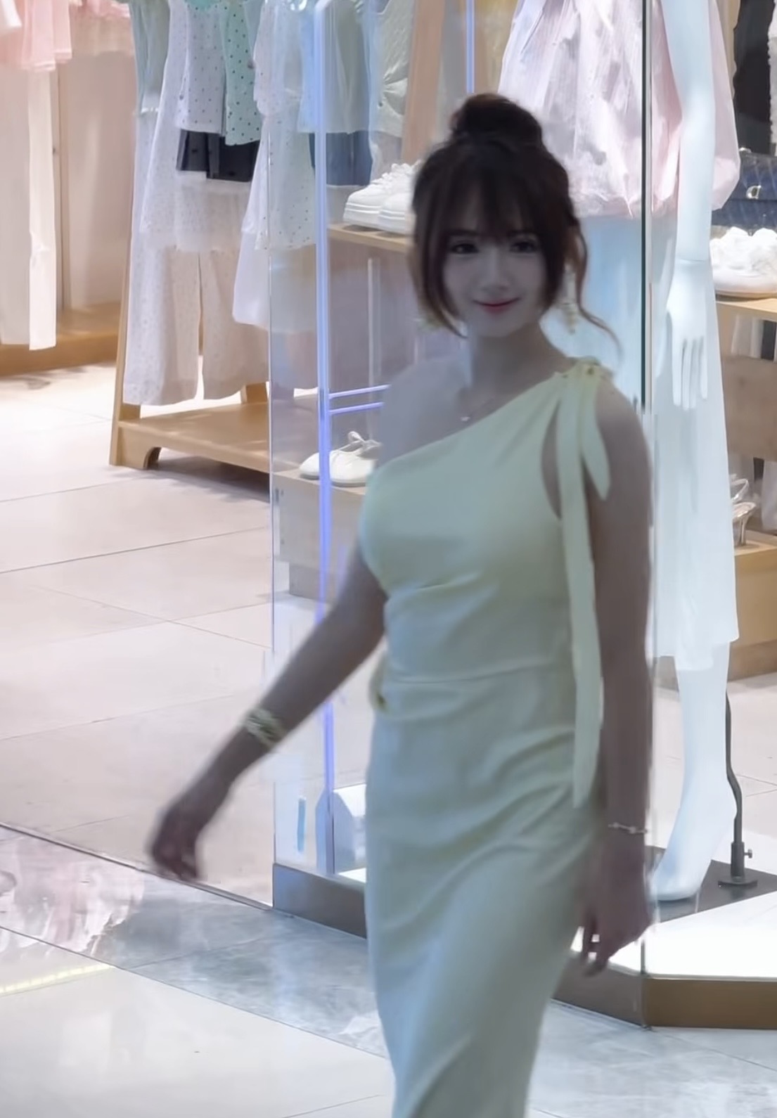 Thủy Pu's Rise From Water Seller to Viral Content Star 6 Thủy Pu gentle look