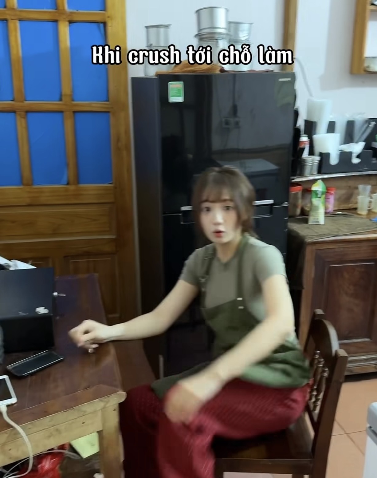 Thủy Pu's Rise From Water Seller to Viral Content Star 2 Thủy Pu behind the counter