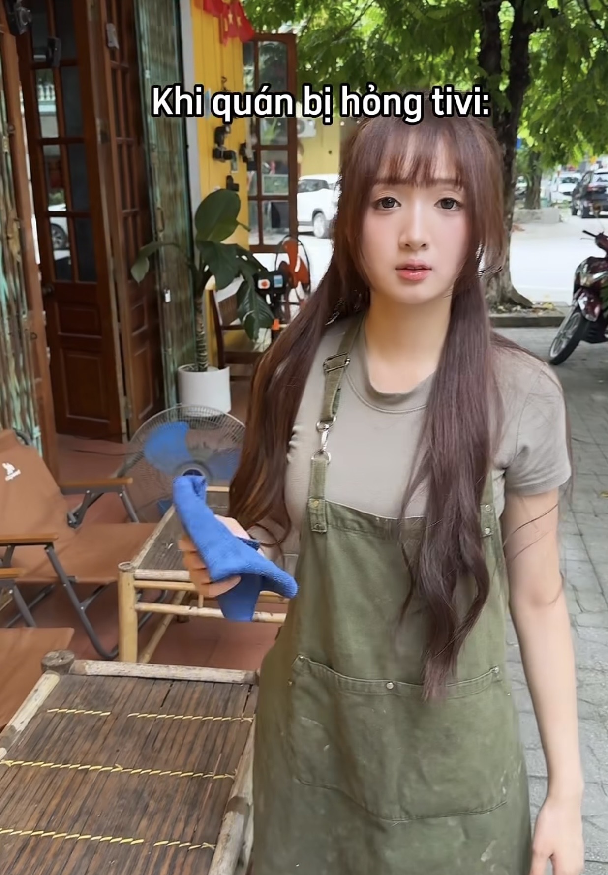 Thủy Pu's Rise From Water Seller to Viral Content Star 1 Thủy Pu as a water stall worker