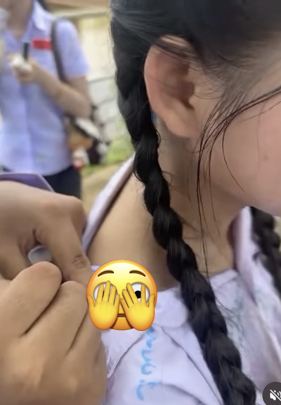 Viral Photo of Student Signing Yearbook on Lingerie Sparks Debate 2 img9270 155412 1782050174019 17820501742712088993344