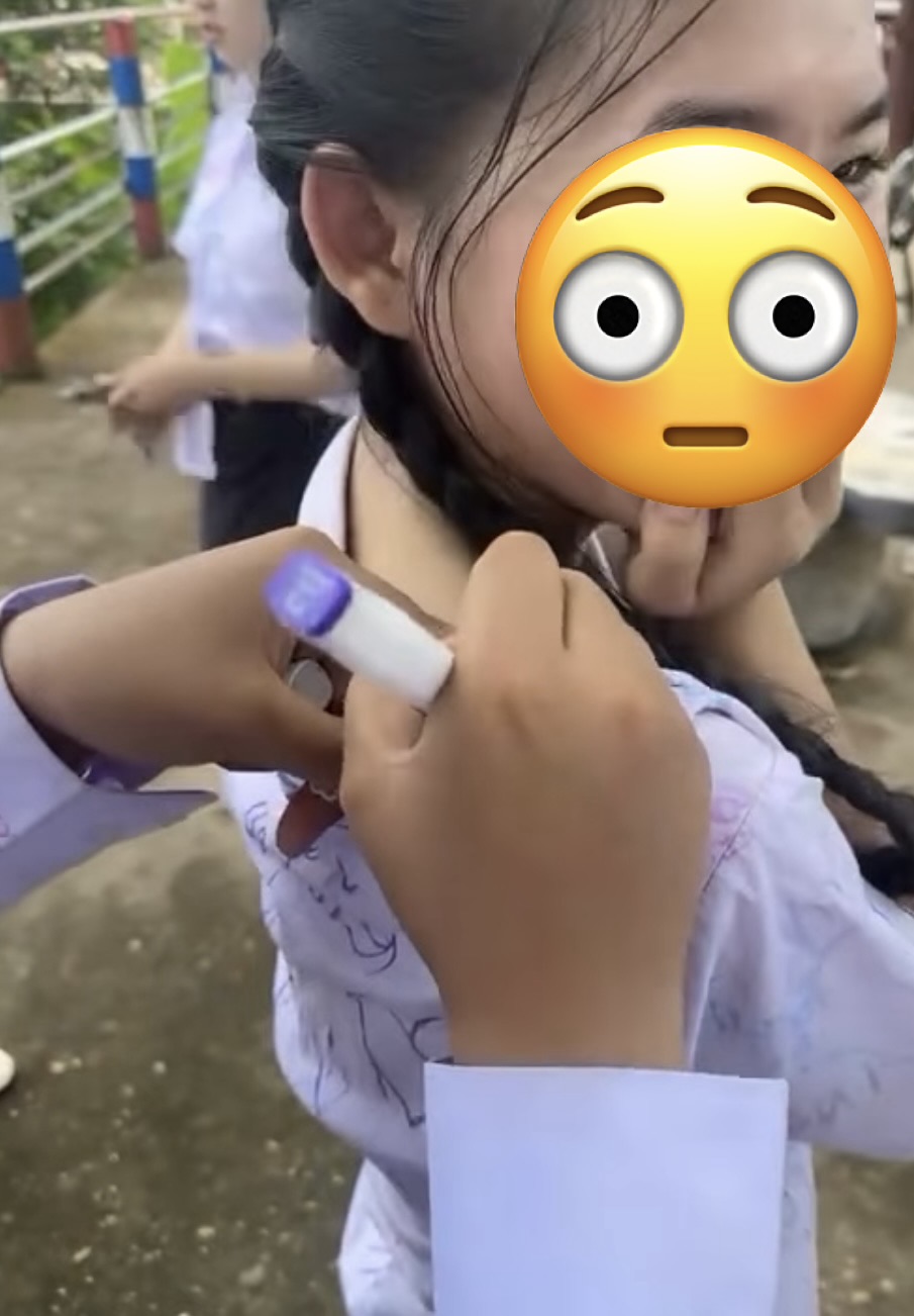 Viral Photo of Student Signing Yearbook on Lingerie Sparks Debate 1 img9271 155409 1782050172114 17820501726192111946497