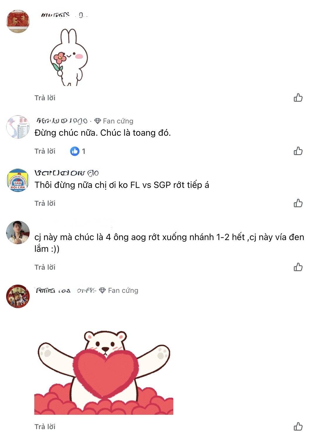 Phương Thảo engaging with fans