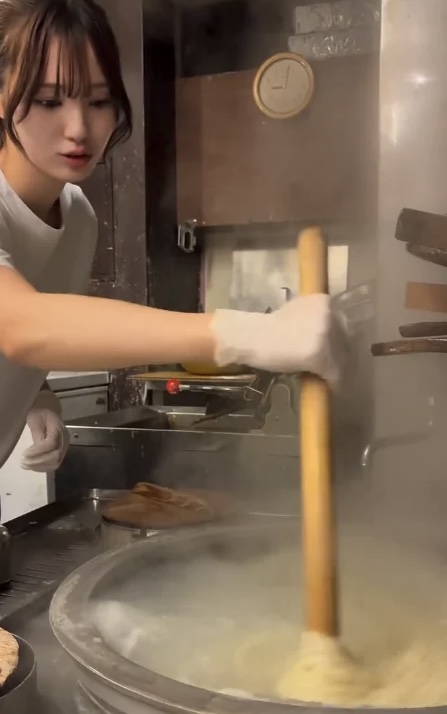Ex-Nurse Turns Udon Chef and Becomes Viral Sensation 4 Ayane Takeuchi cutting udon noodles