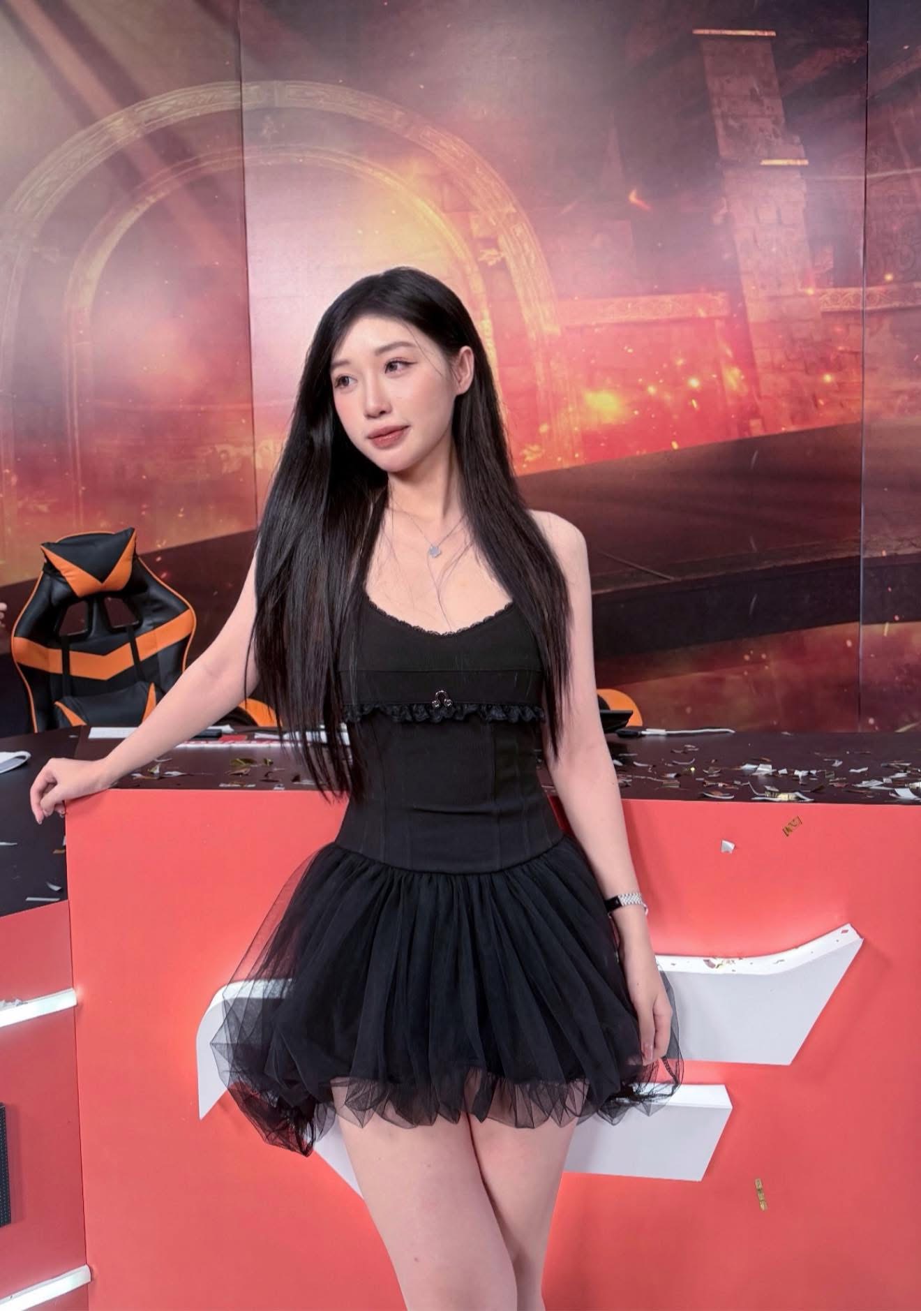Streamer Chubby Deletes Rude Comments About Her Ex 2 img9465 143130 1782571342292 17825713425621038925021
