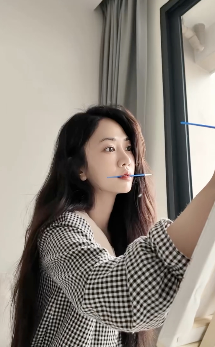 Lê Bống's posing and painting style sparks debate over authenticity