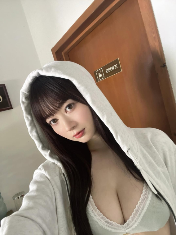Yuna Ego’s Unique Path After SKE48 Like Yua Mikami 1 Yuna Ego posing elegantly