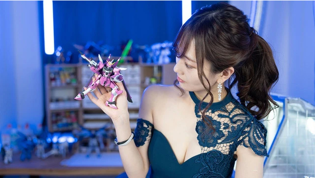 Japanese YouTuber’s Sexy Gundam Builds Go Viral 2 Close-up of Gundam model parts