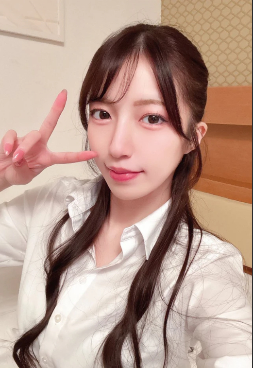 Hot Girl Akane Rei Announces Retirement After Just Two Years 1 Akane Rei posing