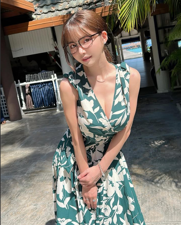Eimi Fukada school photo 7
